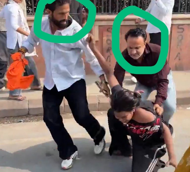 NewspressX's tweet photo. Should those who tear a woman's clothes be arrested?

01. ○ Yes
02. ○ No

Please answer honestly 🙏 https://t.co/n4hptpIlWK