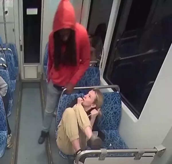 CaudilloXIV's tweet photo. Not one bitch complained about her public execution https://t.co/VAMl2kNTAb