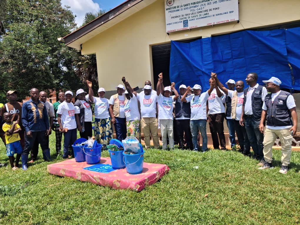 Insprdc's tweet photo. #RDC 🇨🇩 | #INSP : 4 PATIENTS GUÉRIS D’EBOLA RETROUVENT LEUR COMMUNAUTÉ AU BAS-UELE. 

Bonne nouvelle dans la lutte contre Ebola ! Dans la zone de santé de #Viadana, au #Bas-Uele, 4 patients guéris ont été déchargés et accompagnés lors de leur retour dans la communauté, marquant une étape encourageante dans la riposte.

L’#INSP poursuit son engagement pour renforcer la réponse sanitaire et mobiliser les communautés face à Ebola.

Ensemble, restons vigilants et solidaires !

#RiposteEbola #SantéPublique
@Presidence_RDC @MinSanteRDC @OMSRDCONGO @UNICEFDRC @AfricaCDC @fhi360