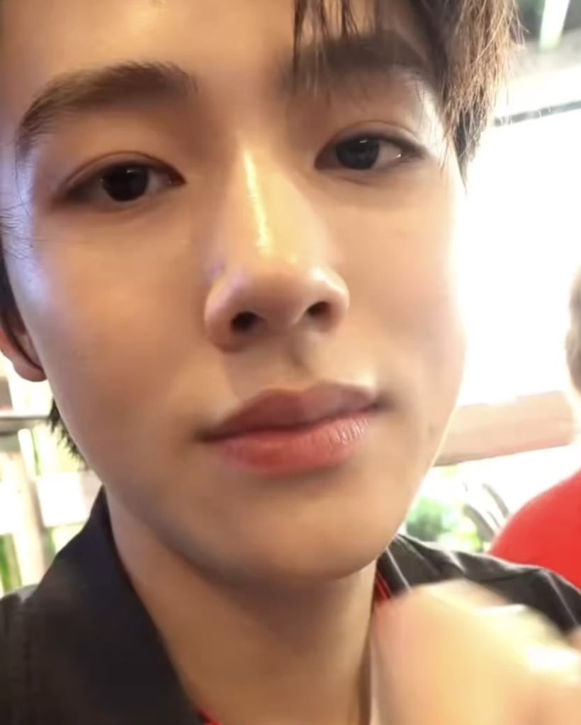 acaijoahae's tweet photo. muka 😭 kecil 😭 adek 😭 tidak 😭 pernah 😭 berubah 😭 sedikit 😭 pun 😭 https://t.co/V3l9W3FjAd