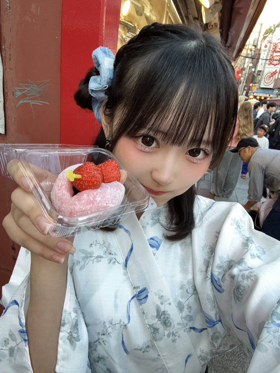 rira_kimiria's tweet photo. 本日の飯報告❣️
ワンマン個人動員50人達成するまで好物禁止アイドルです♡
今日は、除光液でダメにした浴衣ランチェキを再撮影してきました❕(？)
浴衣で浅草きたの ᴖ ̫ᴖ ♩
ほんとはチーズメンチカツ食べたかったけど食べれないのでスイーツで我慢♡

ワンマン来てな🫵🏻
⬇️
https://t.co/SQaGkBYgFi https://t.co/BDh8h7YkJW