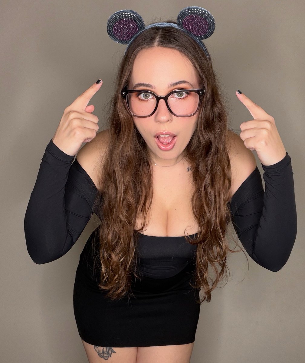 MandiLove63's tweet photo. I’m mouse.. duhhh 🫣favorite costume yet 🤭 https://t.co/5bEMmNl2XH