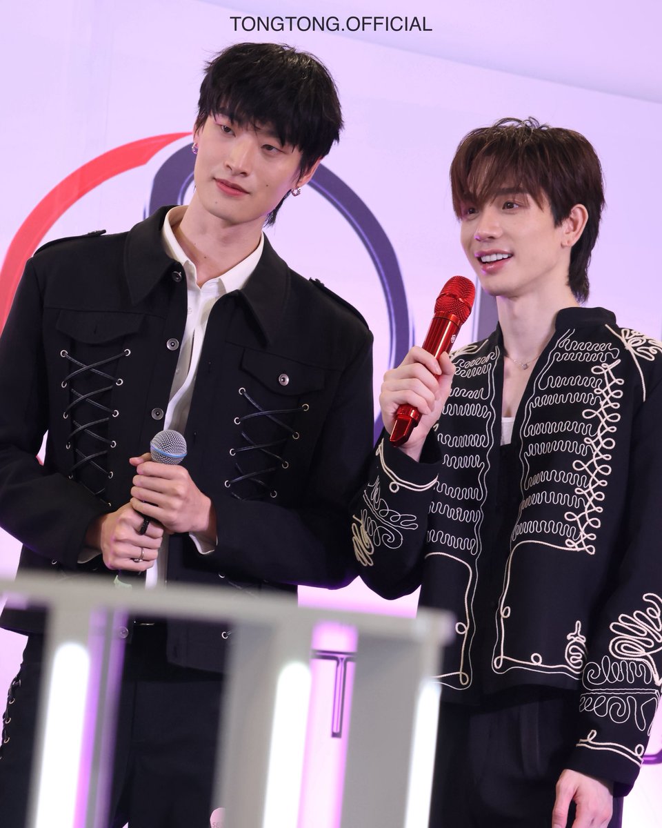 tongtong_ofc's tweet photo. งานวันนี้ ทางบ้านตงออฟขอขอบคุณทาง SEOUL SOCIETY CLINIC  ที่เชิญพี่ตงและน้องบอส มาร่วมงาน Grand Opening Seoul Society Clinic มากๆนะคะ

และขอบคุณแฟนคลับทุกคน ทั้งทีมหน้างานและทีมหน้าจอ ที่มาให้กำลังใจ และส่งกำลังใจ ปั่นเทรนให้พี่ตงและน้องบอส ขอบคุณความรัก ที่มอบให้มา มันมีความหมายมากๆ สำหรับพี่ตงกับน้องบอส ไว้เจอกันใหม่โอกาสหน้านะค้าบ วันนี้กลับถึงบ้านหาข้าวอร่อยๆ พักผ่อนเยอะๆด้วยน้าาา 🍡💚

SEOUL SOCIETY CLINIC X BOSSTONG
#SeoulSocietyClinicXBOSSTONG 
#tongtong #tongtong_official