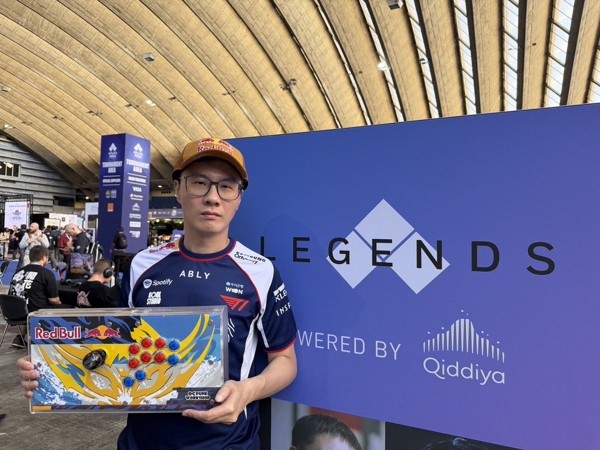 LeevyLin's tweet photo. Out from Evo France, Lose Kingsvega and Tako, they all play amazing, but no time to rest, next week will be WW final, lock in.
@T1_official_gg 
@redbullgaming 
@punkworkshop https://t.co/eW75nKdBP5