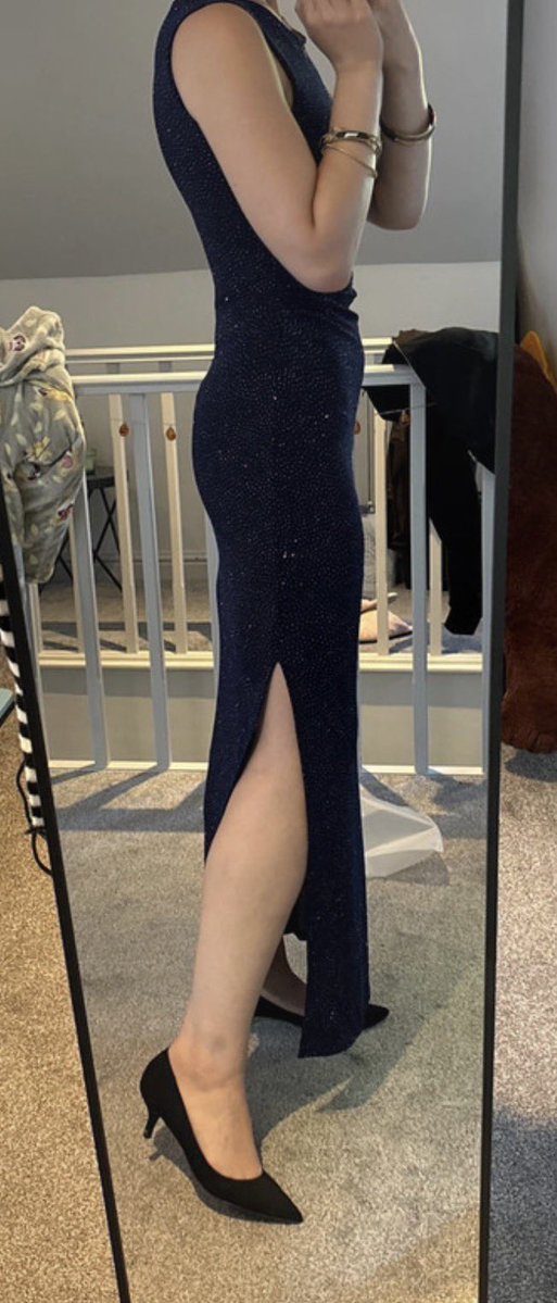 bbwishfulthink's tweet photo. when the vinted listings turn into bodychecks + me 5 months ago. just need to get in the gym more my butt is so rectangle https://t.co/tiUUnpFG2X