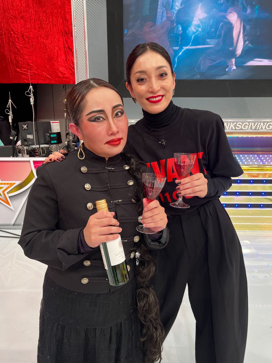 Kintalo_'s tweet photo. Wハンリンシン

宮下今日子さん優しすぎる😭🍾🥂
2等身のハンリンシンとして
赤坂5丁目マラソン🏃‍♀️致しました🫶✨🫶✨
後夜祭も
ハンリンシンのブンシンが
出ます🫶
#オールスター感謝祭2026秋
#VIVANT https://t.co/9sZ2TcrPzo