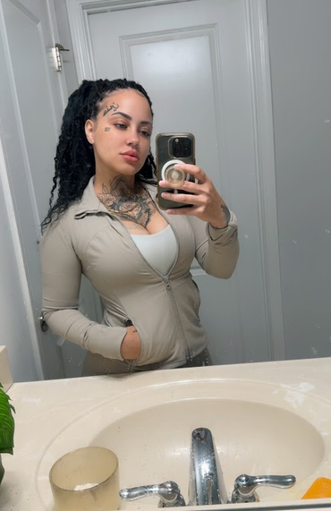 meetlexx's tweet photo. Would I have a chance with you? Be honest. https://t.co/yrGhnDZqie