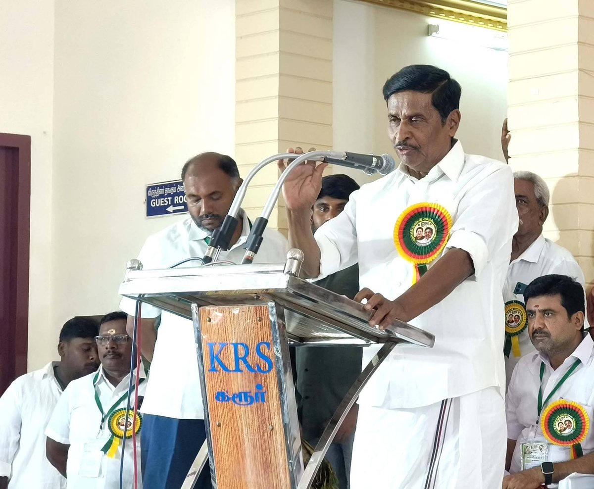 KarurKamalOffl's tweet photo. கரூர் மாவட்ட அதிமுக - 10.10.2026
தலைவர், தலைவி வழியில், எங்களை வழிநடத்திக்கொண்டிருக்கும் மாண்புமிகு கழக பொதுச்செயலாளர், புரட்சித்தமிழர் அண்ணன் திரு @EPSTamilNadu அவர்களின் வழிகாட்டலின்படி,

இன்று கரூர் மாவட்ட அம்மா பேரவை  சார்பில் கரூர் மாவட்ட அம்மா பேரவை செயலாளர் திரு.சக்திவேல் அவர்களின் தலைமையில் நடைபெற்ற மாபெரும் எழுச்சிமிகு அம்மா பேரவை நிர்வாகிகள் ஆலோசனைக் கூட்டத்தில், 

மாண்புமிகு முன்னாள் அமைச்சர், கழக புரட்சித்தலைவி அம்மா பேரவை செயலாளர், மதுரை புறநகர் மேற்கு மாவட்ட கழக செயலாளர் அண்ணன் திரு @rbudhayakumar_ @Udhayakumar_RB அவர்கள், மாண்புமிகு முன்னாள் அமைச்சர், கழக அமைப்பு செயலாளர் திரு.ம.சின்னசாமி, கரூர் மாவட்ட கழக அவைத்தலைவர் திரு.திருவிகா  உள்ளிட்ட கழக நிர்வாகிகளுடன் கலந்துகொண்டு 

கழக வளர்ச்சிப்பணியிலும், அடுத்து நடைபெற போகும் கரூர் சட்டமன்ற தொகுதிக்கான இடைதேர்தல் பணிகளிலும் கழக அம்மா பேரவை நிர்வாகிகளின் பணிகள் குறித்தும் பல்வேறு ஆலோசனைகளை வழங்கி சிறப்புரையாற்றினேன்.
@AIADMKOfficial
@AIADMKITWINGOFL

#EPSTamilNadu #KarurDistrict #ADMK #EPS #karur #TVKFails #KarurNews