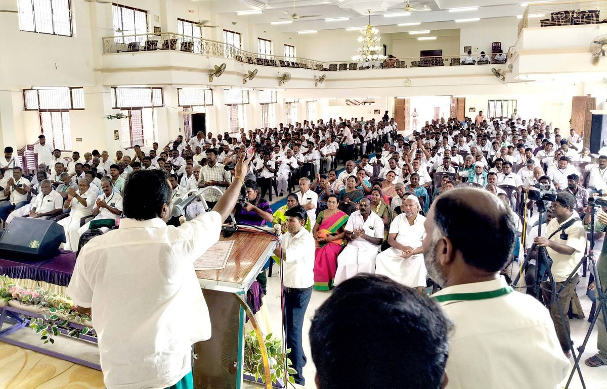 KarurKamalOffl's tweet photo. கரூர் மாவட்ட அதிமுக - 10.10.2026
தலைவர், தலைவி வழியில், எங்களை வழிநடத்திக்கொண்டிருக்கும் மாண்புமிகு கழக பொதுச்செயலாளர், புரட்சித்தமிழர் அண்ணன் திரு @EPSTamilNadu அவர்களின் வழிகாட்டலின்படி,

இன்று கரூர் மாவட்ட அம்மா பேரவை  சார்பில் கரூர் மாவட்ட அம்மா பேரவை செயலாளர் திரு.சக்திவேல் அவர்களின் தலைமையில் நடைபெற்ற மாபெரும் எழுச்சிமிகு அம்மா பேரவை நிர்வாகிகள் ஆலோசனைக் கூட்டத்தில், 

மாண்புமிகு முன்னாள் அமைச்சர், கழக புரட்சித்தலைவி அம்மா பேரவை செயலாளர், மதுரை புறநகர் மேற்கு மாவட்ட கழக செயலாளர் அண்ணன் திரு @rbudhayakumar_ @Udhayakumar_RB அவர்கள், மாண்புமிகு முன்னாள் அமைச்சர், கழக அமைப்பு செயலாளர் திரு.ம.சின்னசாமி, கரூர் மாவட்ட கழக அவைத்தலைவர் திரு.திருவிகா  உள்ளிட்ட கழக நிர்வாகிகளுடன் கலந்துகொண்டு 

கழக வளர்ச்சிப்பணியிலும், அடுத்து நடைபெற போகும் கரூர் சட்டமன்ற தொகுதிக்கான இடைதேர்தல் பணிகளிலும் கழக அம்மா பேரவை நிர்வாகிகளின் பணிகள் குறித்தும் பல்வேறு ஆலோசனைகளை வழங்கி சிறப்புரையாற்றினேன்.
@AIADMKOfficial
@AIADMKITWINGOFL

#EPSTamilNadu #KarurDistrict #ADMK #EPS #karur #TVKFails #KarurNews
