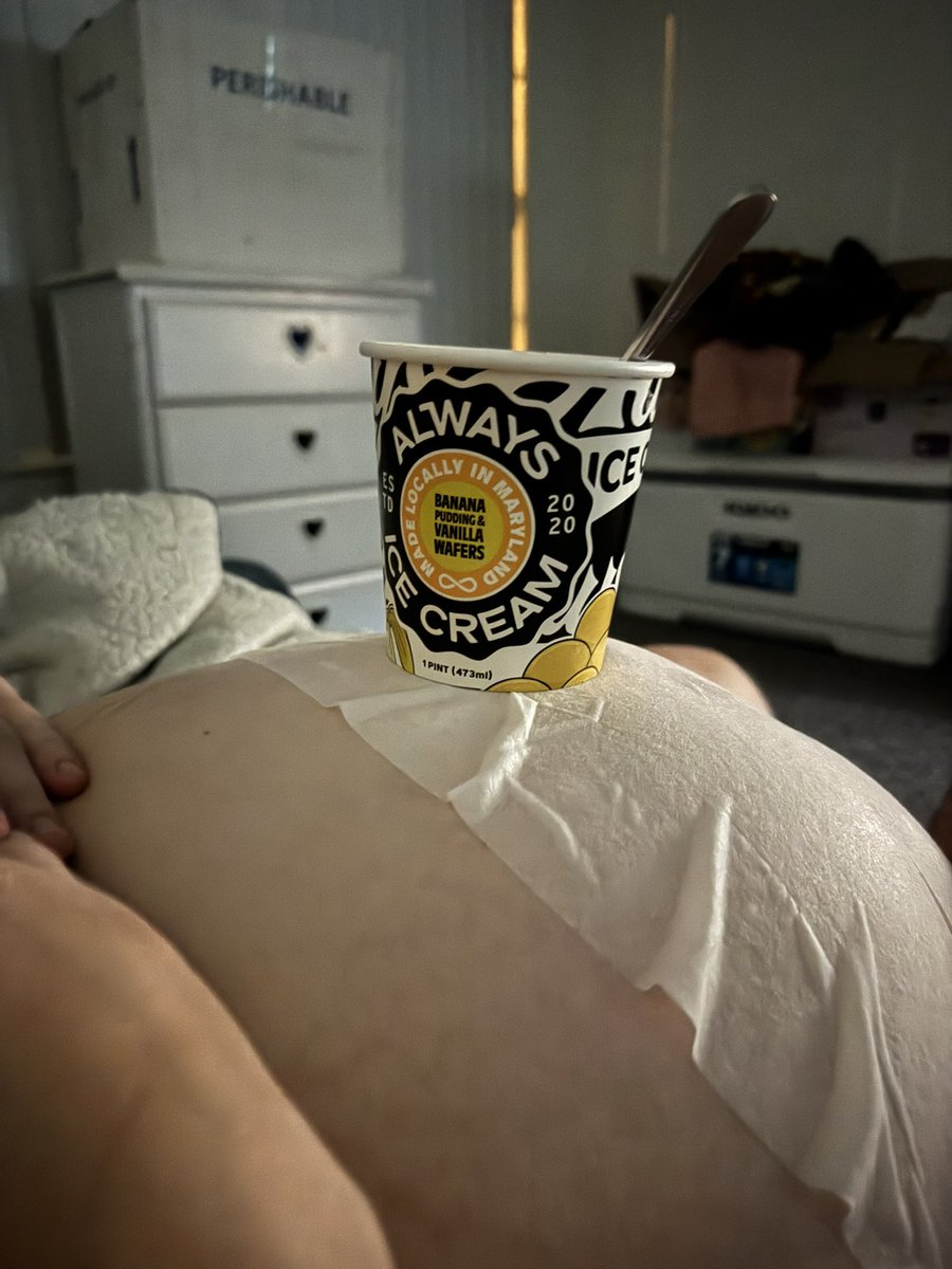 Johnwjx0's tweet photo. This big belly has its use #pregnant #bigbelly https://t.co/zZltpp0DB1