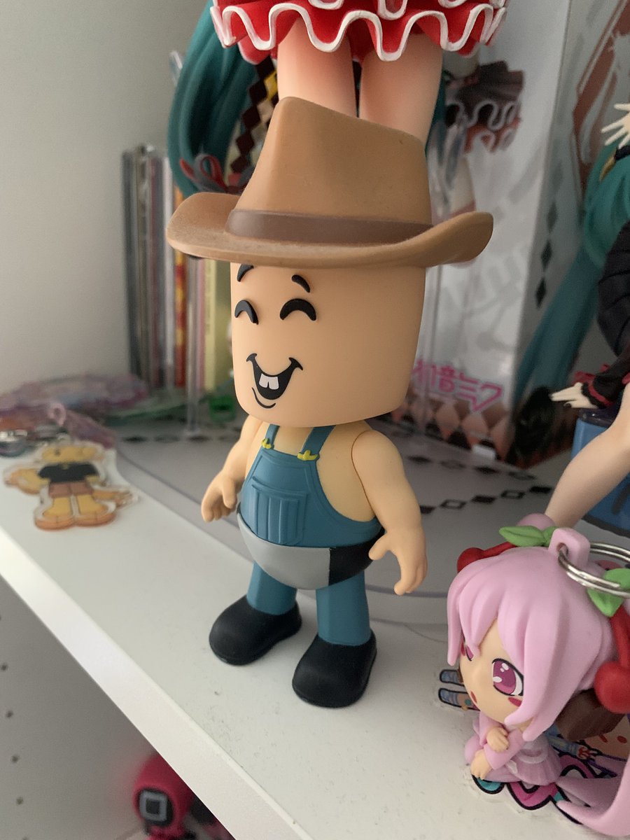 doctorguilbert's tweet photo. im selling my Flamingo Cleetus figure on vinted as my family are desperate for money right now. reposts are appreciated
https://t.co/wBGjzCQt28 https://t.co/v7N76WoZOb