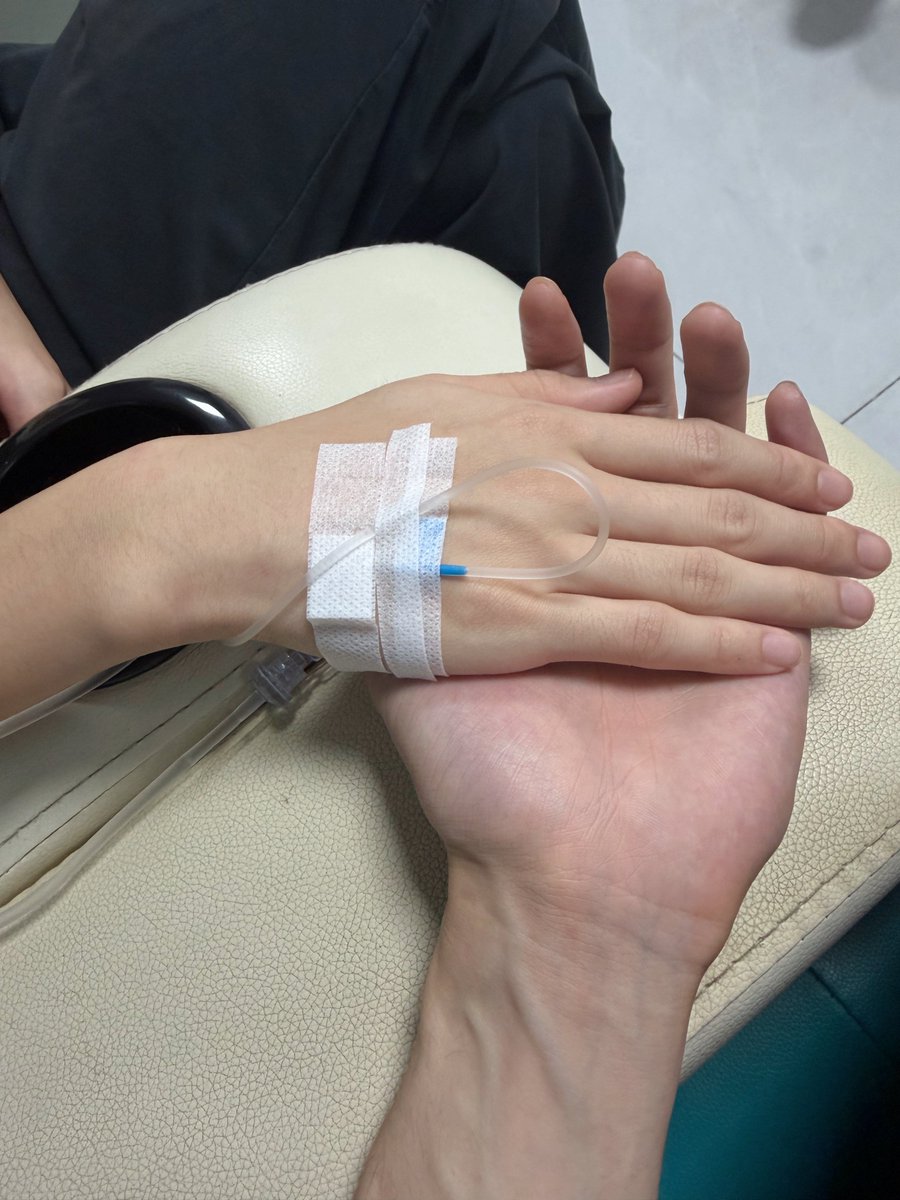 dddyyy94's tweet photo. Pipinya kelihatan masih bengkak 🥹😭

Get well soon sayang💕

#TheMissingPiece #请记住我的名字 #RaoZihao #ZhuHou #Zhuzi #HouMingxuan https://t.co/FWnA4jhpey