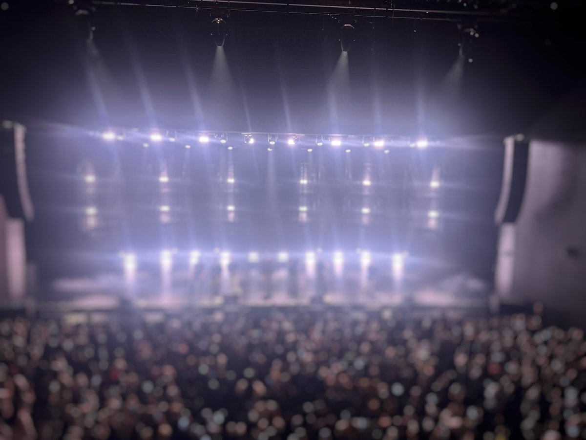 90a0e0's tweet photo. 사실 나는 늦덕이니까 이번 10주년콘이 아예 처음으로 펜타곤 완전체를 보는거여서
이 분위기 속에서 내가 잘... 동화될 수 있을까? 하는 걱정이 있었는데🥺
그런 걱정이 무색하게
타곤선배들이 무대를 너무 재밌게 잘했고 
유니선배님들도 너무 친절해서
아 이래서 10년을 같이 했구나 싶었어요😌💖 https://t.co/WnbmoLtF08