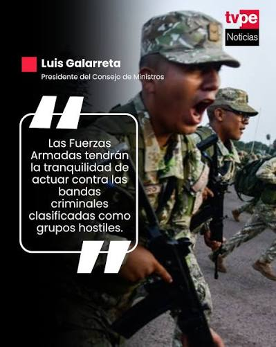 Pedro_vrae's tweet photo. ¿Grupos terroristas o grupos hostiles?

El #Ejecutivo solicitó delegación de facultades legislativas, con el fin de crear un marco legal que permitiera catalogar a las bandas delictivas bajo ambas figuras de grupos terroristas y grupos hostiles, para facilitar la intervención directa de las Fuerzas Armadas. Sin embargo, el texto en la Cámara de Diputados, ambas medidas fueron expresamente excluidas por el pleno, más por razones políticas que razones técnicas.

¿Cuál es la diferencia entre grupos terroristas y grupos hostiles?
La diferencia radica en la naturaleza de la amenaza y el régimen de derecho que regula la respuesta del Estado. Mientras que los grupos terroristas están tipificados bajo el Derecho Penal Interno, por sus fines de infundir terror; mientras los grupos hostiles se definen bajo el Derecho Internacional Humanitario (#DIH), porque su capacidad bélica generar un conflicto de nivel internacional. De esa manera, según el DIH, transforma a la delincuencia organizada en un objetivo militar.

¿Qué busca el Gobierno?
Para entender mejor, tradicionalmente la categoría de grupos hostiles en el #Perú estaba estrictamente reservada para los remanentes de Sendero Luminoso en el #Vraem. Al expandir esta etiqueta a megabandas transnacionales (como el Tren de Aragua, Los Pulpos, Los Choneros, o las redes del narcotráfico), el Estado reconoce formalmente que estas mafias ya no ejercen delincuencia ordinaria; sino que poseen un poder bélico y de organización capaz de desafiar directamente la soberanía estatal; por lo tanto ya se requiere intervención especializada militar.

Desafíos legales.
Si los militares disparan o abaten a un delincuente común en una ciudad, posiblemente puedan enfrentar graves procesos penales por violar derechos humanos; pero al tipificarlos como grupo hostil, los militares cuentan con un escudo legal bajo los protocolos del DIH, asumiendo que están en un contexto de hostilidades tácticas. 
Los especialistas en criminología y doctrina militar, refieren que declarar un grupo hostil en un área rural (el Vraem, La Pampa, río Pichis, frontera con Ecuador o Colombia), es relativamente viable. Aunque el gran debate técnico y político en el Perú, es el riesgo colateral. ¿Es posible aplicar estas tácticas de combate militar contra pequeñas bandas o clanes criminales mimetizadas en zonas urbanas densamente pobladas, donde se registran el mayor número de extorsiones y el sicariato, como en Lima? Obviamente la respuesta representa un desafío crítico para la seguridad de los ciudadanos.