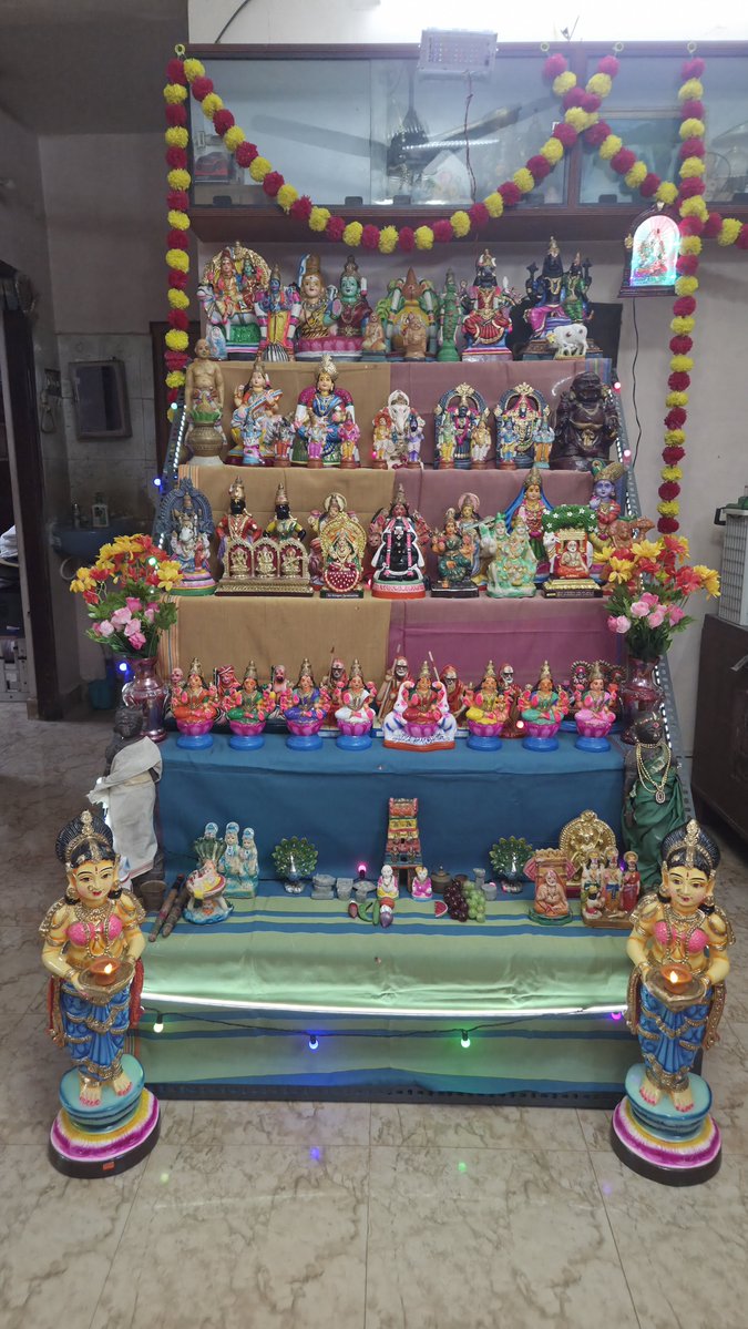JKalyanaraman's tweet photo. எங்கள் வீட்டில் #நவராத்திரி #Navarathri இனிதே ஆரம்பம் ஆனது. கொலு பொம்மைகள் வைத்தாயிற்று. https://t.co/whY7fqnCIw