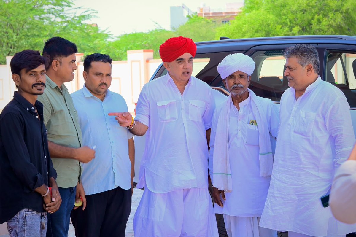 ManvendraJasol's tweet photo. आज भाजपा कार्यालय में आगामी पंचायती राज चुनावों की तैयारियों को लेकर पार्टी पदाधिकारियों एवं कार्यकर्ताओं के साथ बैठक कर चुनावी रणनीति पर विस्तृत चर्चा की।

इस दौरान संगठन को और अधिक मजबूत बनाने, जनसंपर्क बढ़ाने तथा चुनावों में भाजपा की विजय सुनिश्चित करने के लिए आवश्यक दिशा-निर्देशों एवं कार्ययोजना पर विचार-विमर्श किया।
@BhajanlalBjp @BJP4Rajasthan @madanrrathore