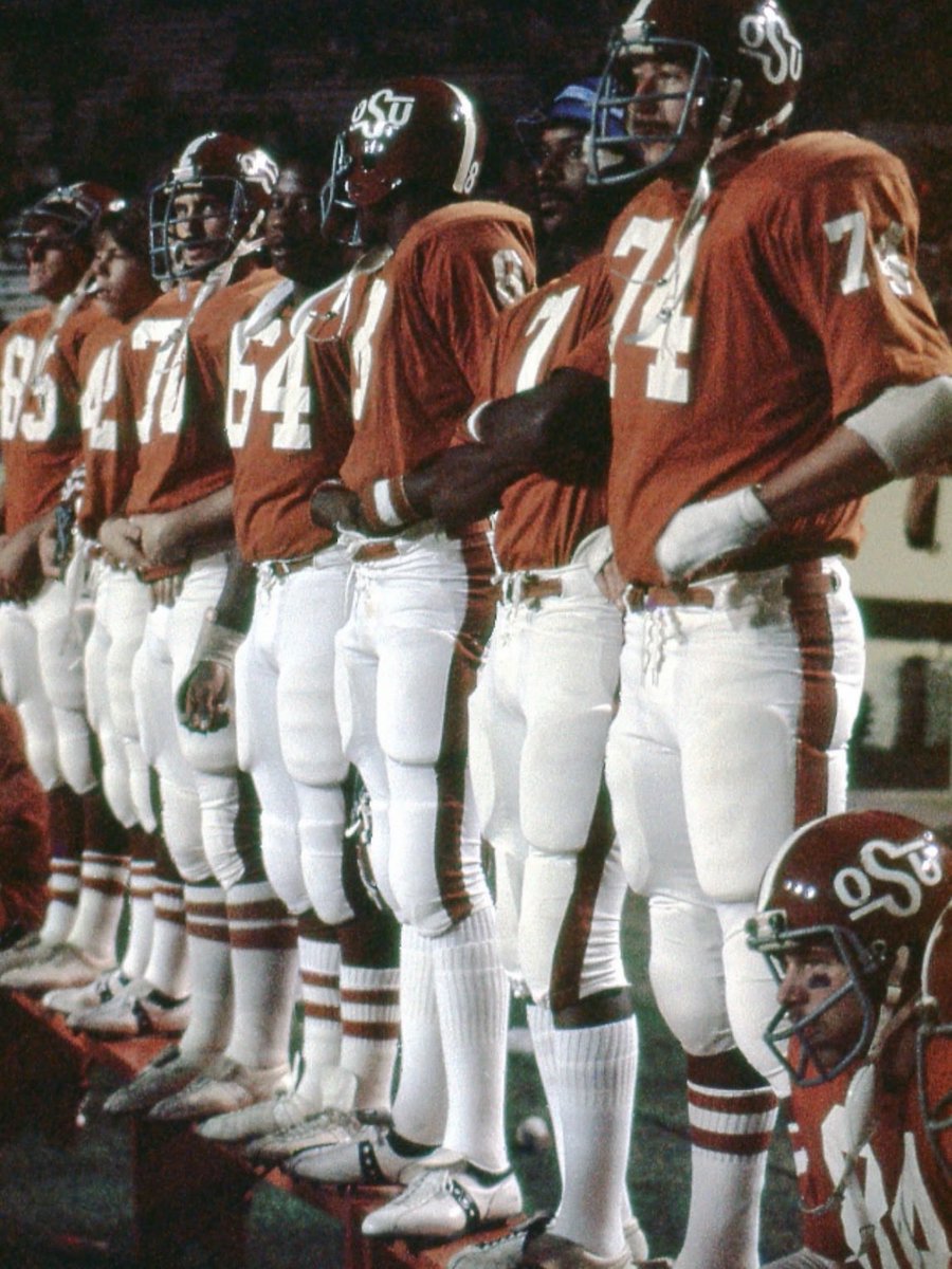 collegefbhist's tweet photo. 1976 Tangerine Bowl

Oklahoma State 49, BYU 21 https://t.co/QwMHxh9PBB