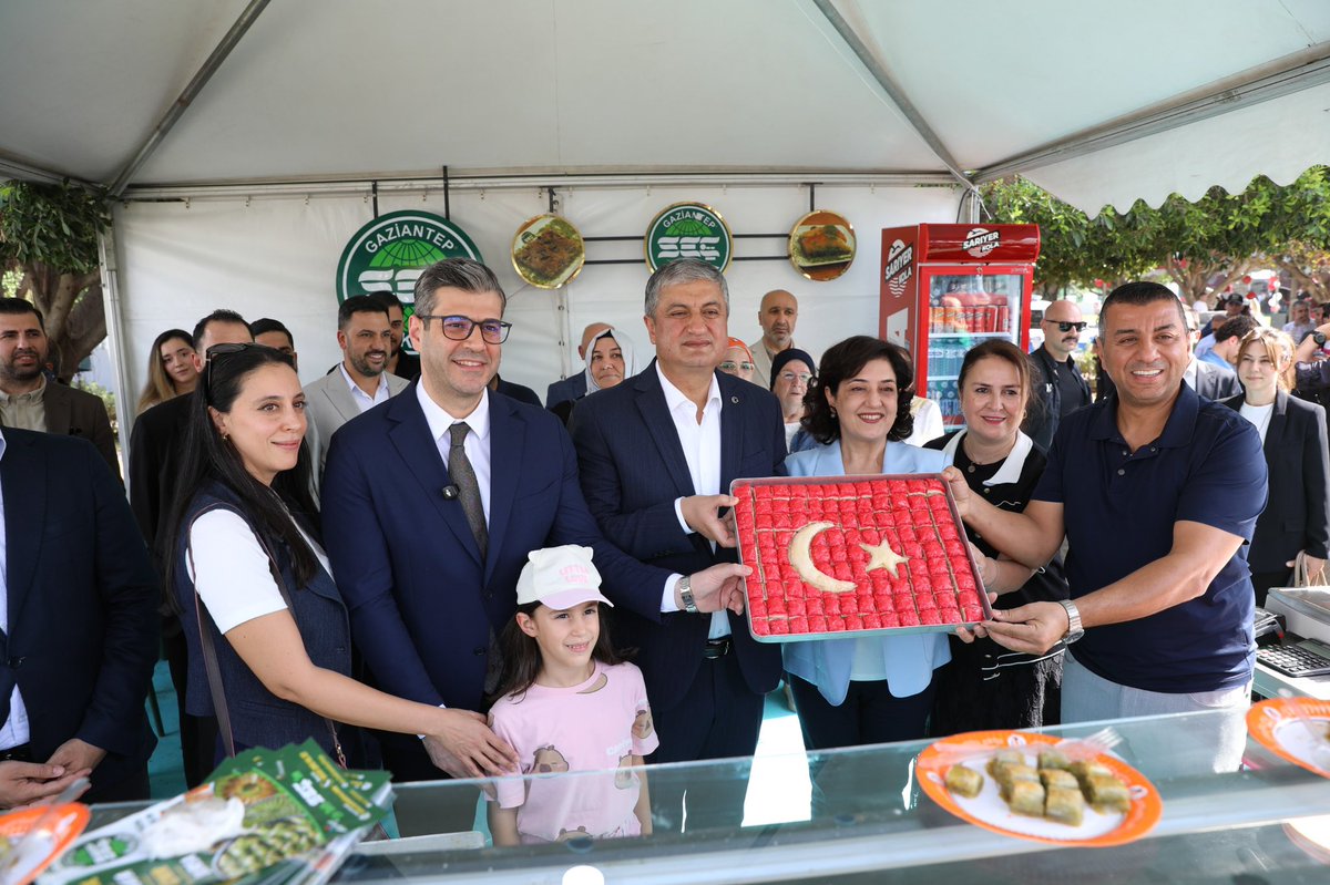 akpartiadanail's tweet photo. 10. Uluslararası Adana Lezzet Festivali’ne katılım sağladık.

Adana’mızın zengin mutfak kültürünü ve eşsiz lezzetlerini buluşturan festival kapsamında stantları ziyaret ederek hemşehrilerimizle bir araya geldik.

Şehrimizin gastronomi zenginliğinin tanıtımına ve turizmine katkı sunan bu önemli organizasyonda emeği geçen herkese teşekkür ediyoruz.

@omerrcelik
@abuyukgumus @yahyacelik_ @ozmehmetemin @avmustafaozkan
@KaramikSunay
@abdullahdogru01 @farukaytek