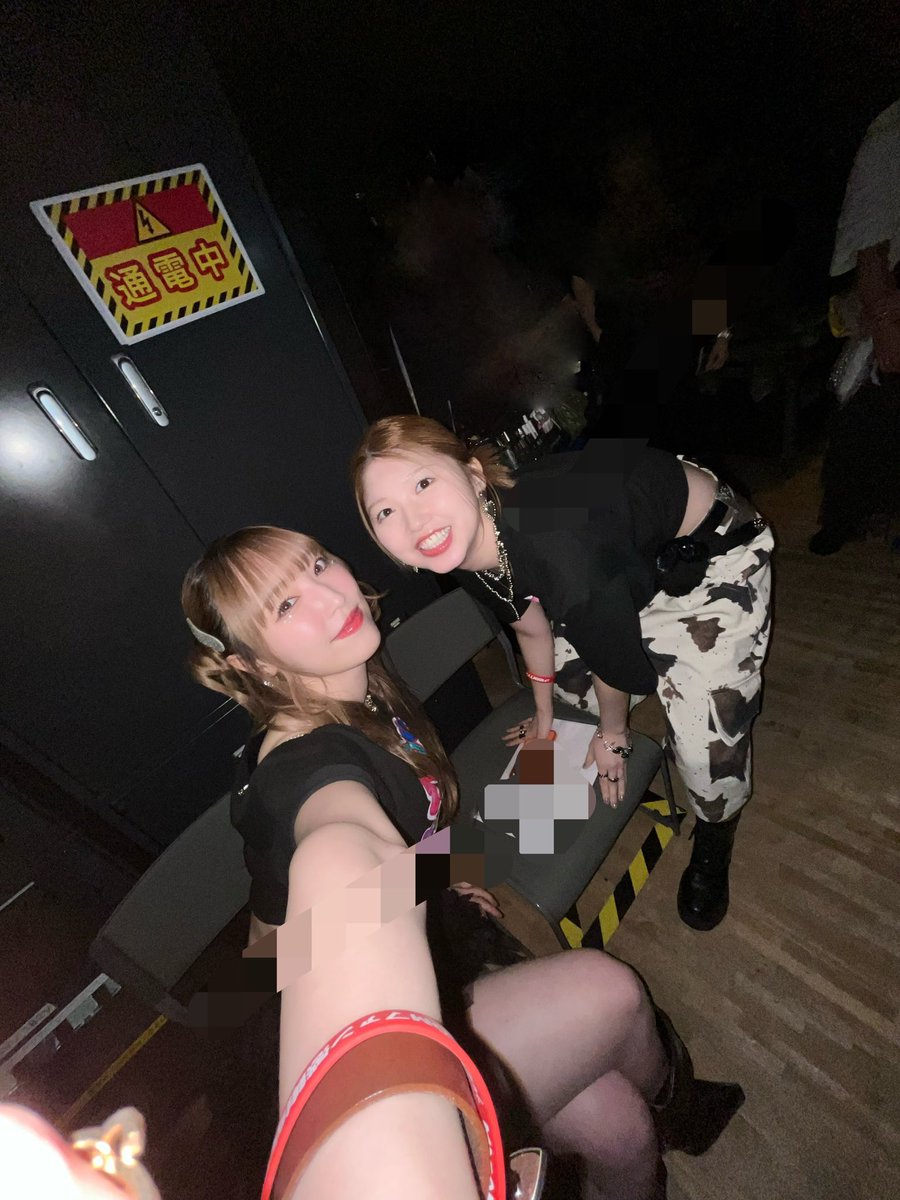 fukumura_mizuki's tweet photo. やばぁいうたた寝しえた！
さっきMV出たし今日ソロコンサートの発表もあってバンザーイってしたいんだけど
もう既に夢でエムラインのコンサートしてた💦🎤
もうちょっとまてまて✋
また寝ちゃうとあれだから取り敢えずフリー素材の同期投下
やばい今日楽しかったなぁーーーー✨️ https://t.co/IW5NIOinC6
