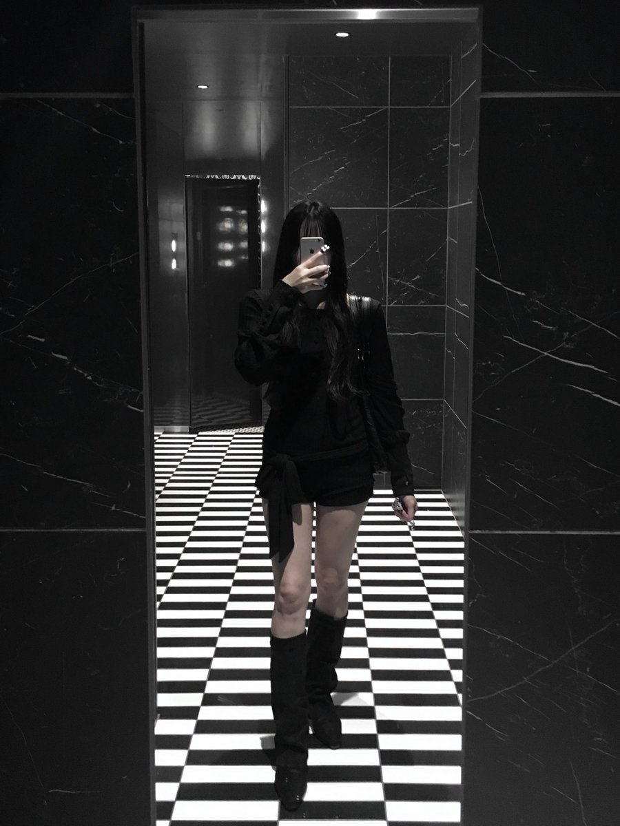 o3lyle's tweet photo. 🎶🎹💅🏻 https://t.co/m4eI04KuBu