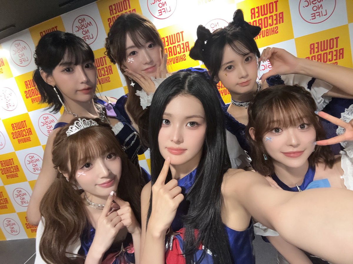 LIGHTSUM_JP's tweet photo. [📸] 261010 @ LIGHTSUM メジャーデビューミニアルバム『Re:idol』リリースイベントin タワーレコード渋谷店 5F

嬉しいお知らせをSUMITのみなさんに
直接お伝えできて幸せでした💓
次回も笑顔でお会いしましょう😉🫶

#LIGHTSUM #라잇썸 #ライトサム
#LIGHTSUM_Reidol
#どうして #Doshite https://t.co/zNb8D1O4PN