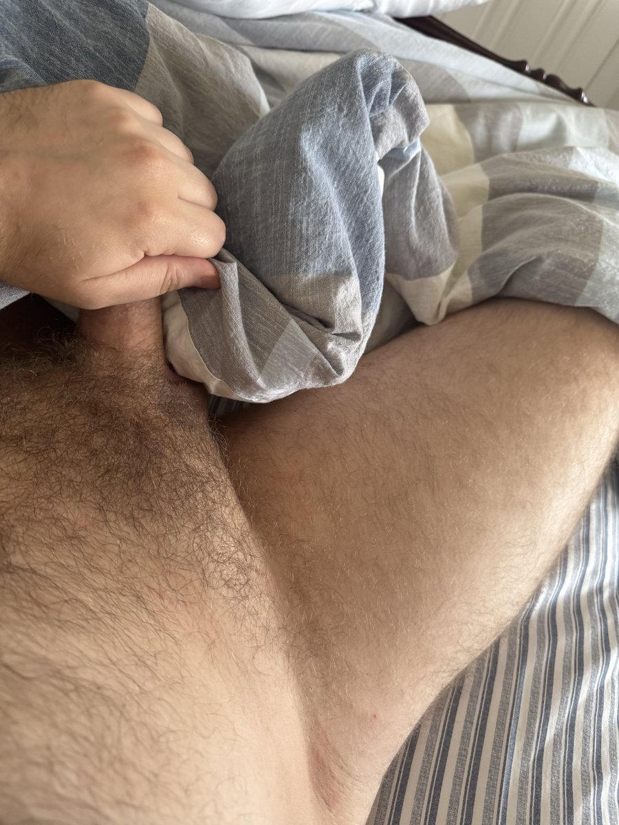 snaptoxo's tweet photo. home for thanksgiving, in my old bed…. only leaving this up for the weekend https://t.co/QGyLZRdVX9 https://t.co/MqtKIEZ7wv