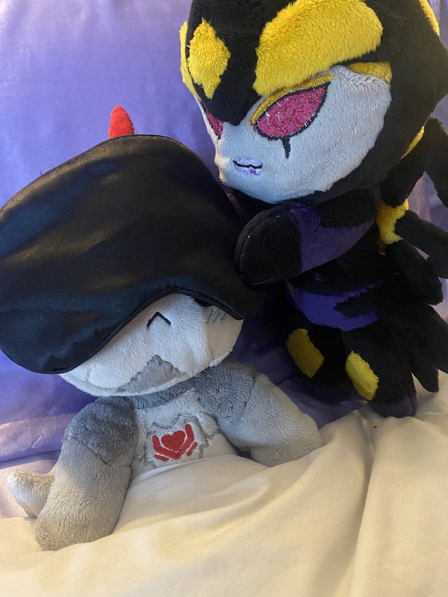 airachnidsdoll's tweet photo. MY BEAUTIFUL SWEET PLUSHIES I COMMISSIONED FROM SILKMOTHSTATIONERY!!!!!!! 😭😭😭😭💜💜💜💜💜💜
#airachnid #starscream #tfprime #yumetwt https://t.co/NwMWrW54c4