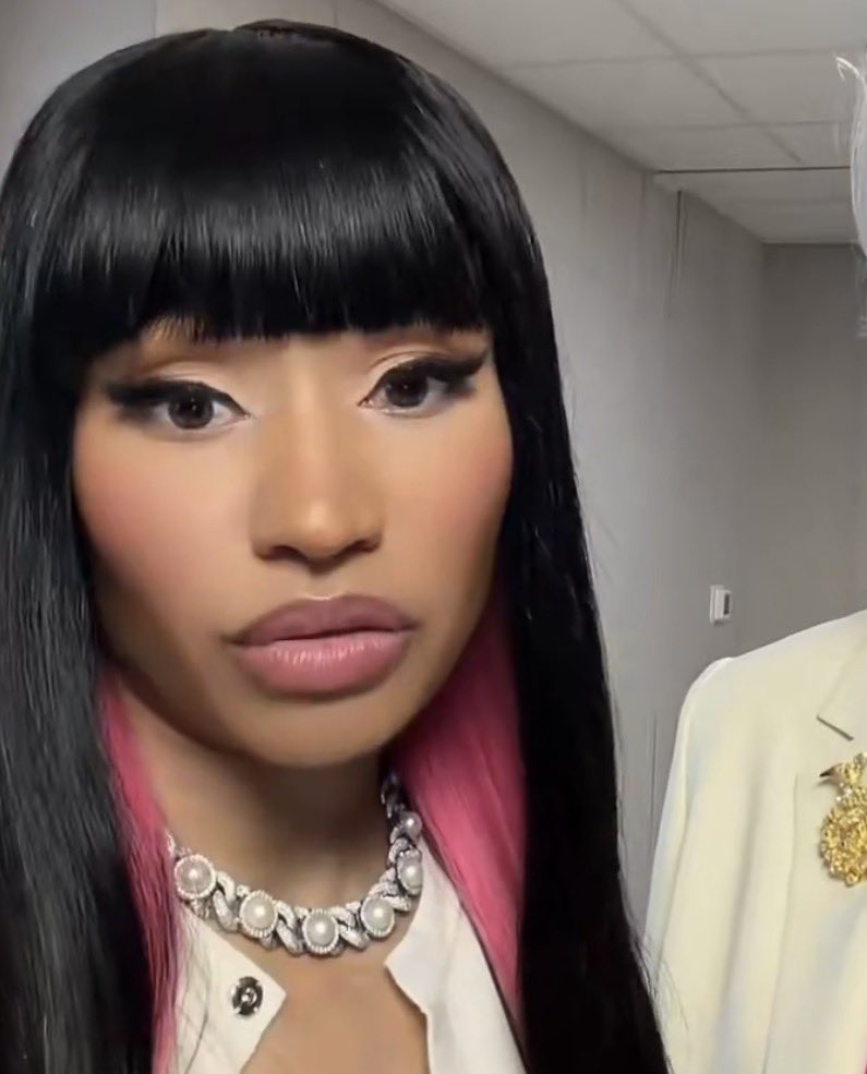 hexminaj's tweet photo. NICKI’S MUG IS INSANE😭 https://t.co/wzfxe7M83R