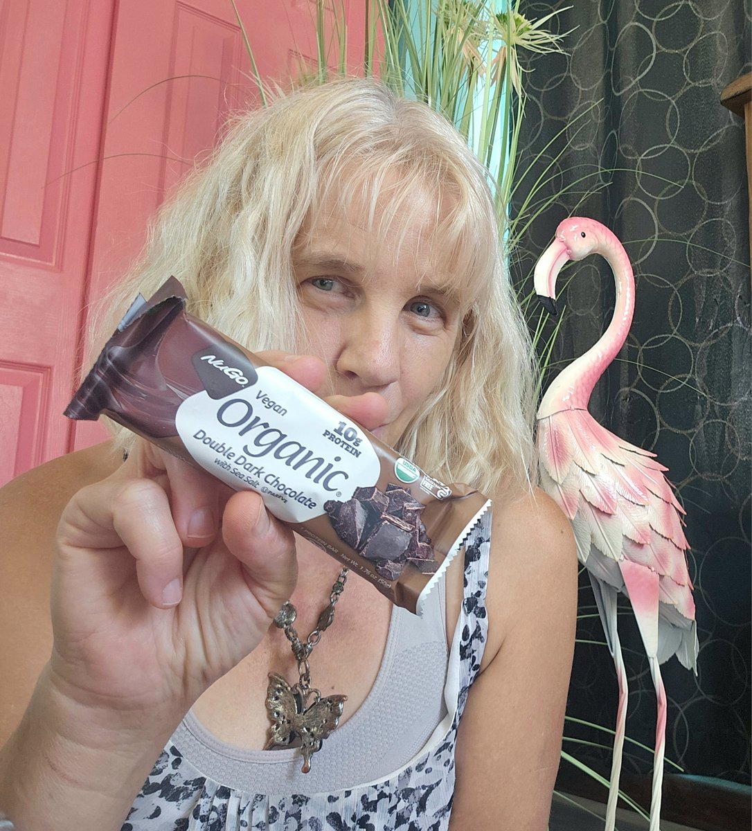 momknowsbest15's tweet photo. Dreaming of my next beach vacation with my favorite plant-based, gluten-free, healthy snack.
Check out this 50% off deal. Get 12 bars for $15 + free shipping - https://t.co/A14fJtDZtx
#plantbasedfood #glutenfreechocolate #glutenfreeproteinbar https://t.co/pXudMQEqDw