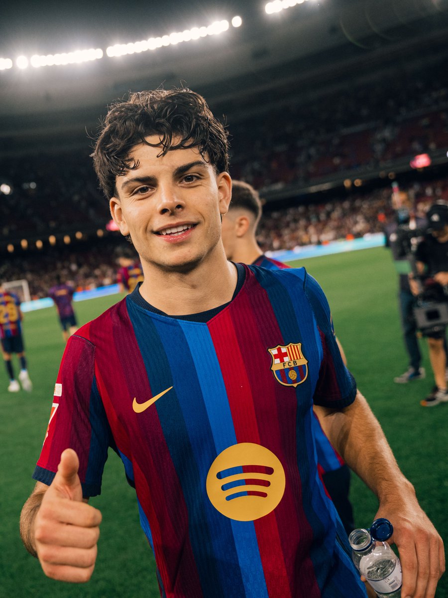 FCBarcelona's tweet photo. Contract renewal + win https://t.co/WlBAtniiYm