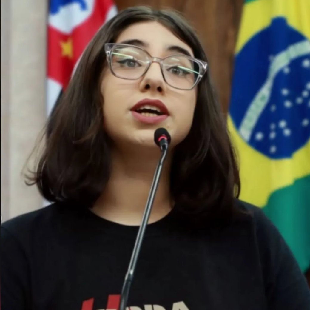 centralreality's tweet photo. Crítica de política social, Eduarda Campopiano tem mãe que recebe benefício, o BPC, desde janeiro de 2019. https://t.co/Pkn4VXggVF