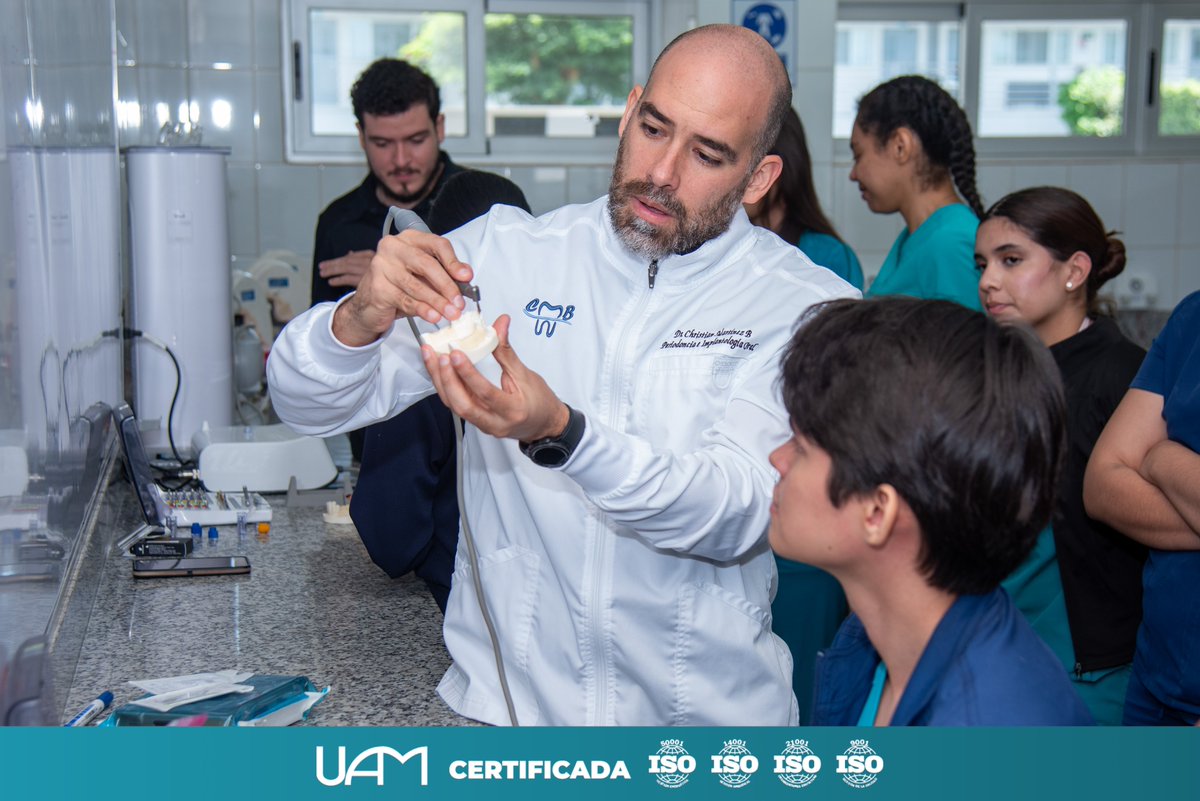 UAMNica's tweet photo. 🔬✨La Universidad Americana, a través de la Facultad de Odontología, realizó una demostración en maqueta sobre la colocación de implantes dentales.

#UAM https://t.co/N480Tv6Cil