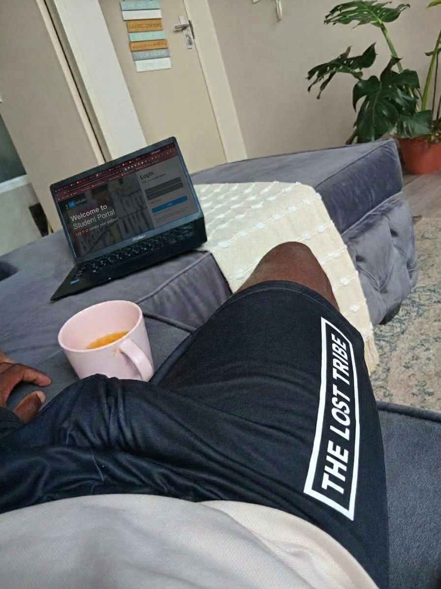 TriniVice4's tweet photo. No Cuz why is the place sooo cold 🌧️❄️ https://t.co/YFEu2X8gAY