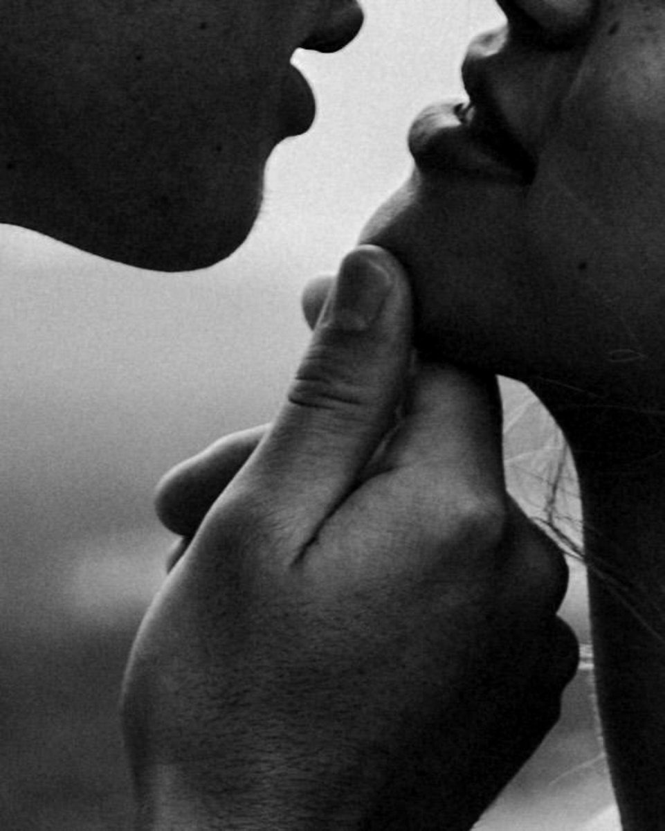 fr78741's tweet photo. Una mujer adora a un hombre que sabe intuir lo que ella quiere, porque si tiene que pedírselo, pierde toda su imaginación...... https://t.co/fRvLKqVdgI