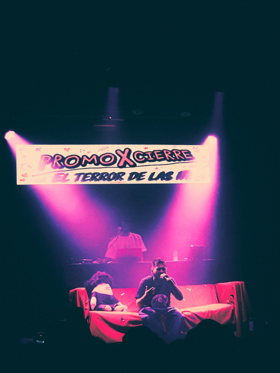 GianluGodard2's tweet photo. se tardó un poquito más pero ayer fue la consagración final con un uniclub explotado hasta las tetas con gente que se sabía todos los temas anoche fue historia https://t.co/s6cQme0BI8