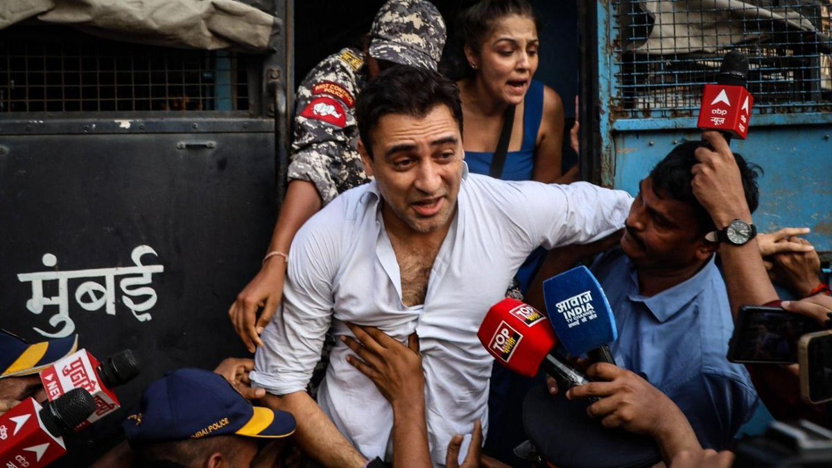 IndianExpress's tweet photo. Actor Imran Khan among hundreds detained at Mumbai protest backing CJP https://t.co/wmvFDkfW0o https://t.co/TsIIoB7cPM