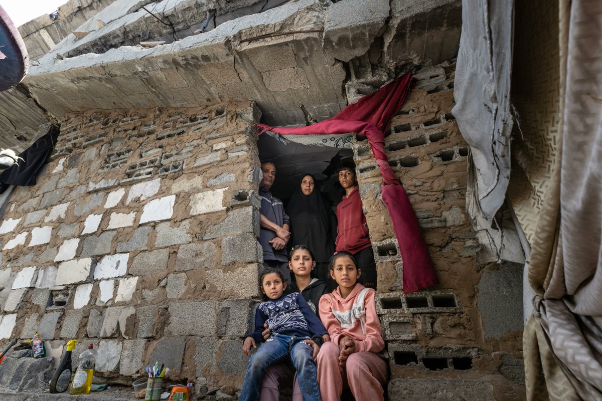 AJEnglish's tweet photo. Palestinian photographer Mahmoud Abu Hamda has won one of the world’s most prestigious photography awards, the Bayeux Awards, for his work covering Israel's genocidal war on the Gaza Strip.

🔴 LIVE updates: https://t.co/jjVU2BFb2h https://t.co/XGEM6o3Ip3