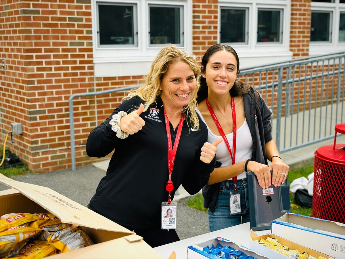 NewarkAcademy's tweet photo. There were plenty of activities, ice cream and smiles at NA's Middle School Homecoming!🍦😄

📸: Felipe Ledezma https://t.co/XLgnkC8eoC