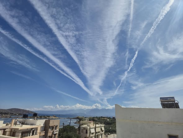 DELTA9_BACKUP's tweet photo. this is greece @IonisedSkyWatch  @ElizabethF6116 https://t.co/wSDI3Oilcm