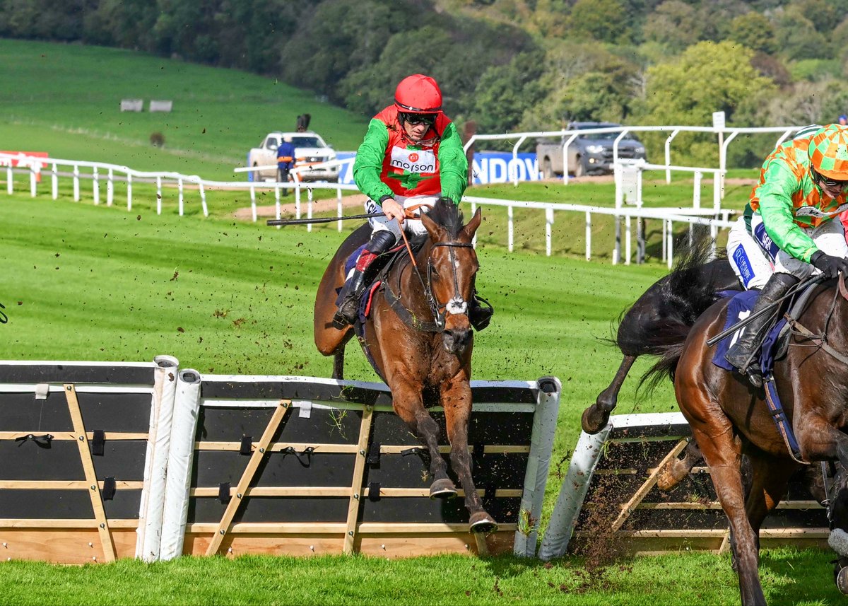 weatherbysltd's tweet photo. Treasure Planet under @samtwiston kept on really well to get up in the final strides to land the £25k Paul Ferguson's Jumpers To Follow "Four Years Old" Hurdle @Chepstow_Racing .

An outstanding ride by Sam and really well done also to @PFNicholls - and many congratulations to the winning owners Martin and Jocelyn Broughton - Martin Broughton Racing Partners.

Many thanks to @nigekirby for the 📸