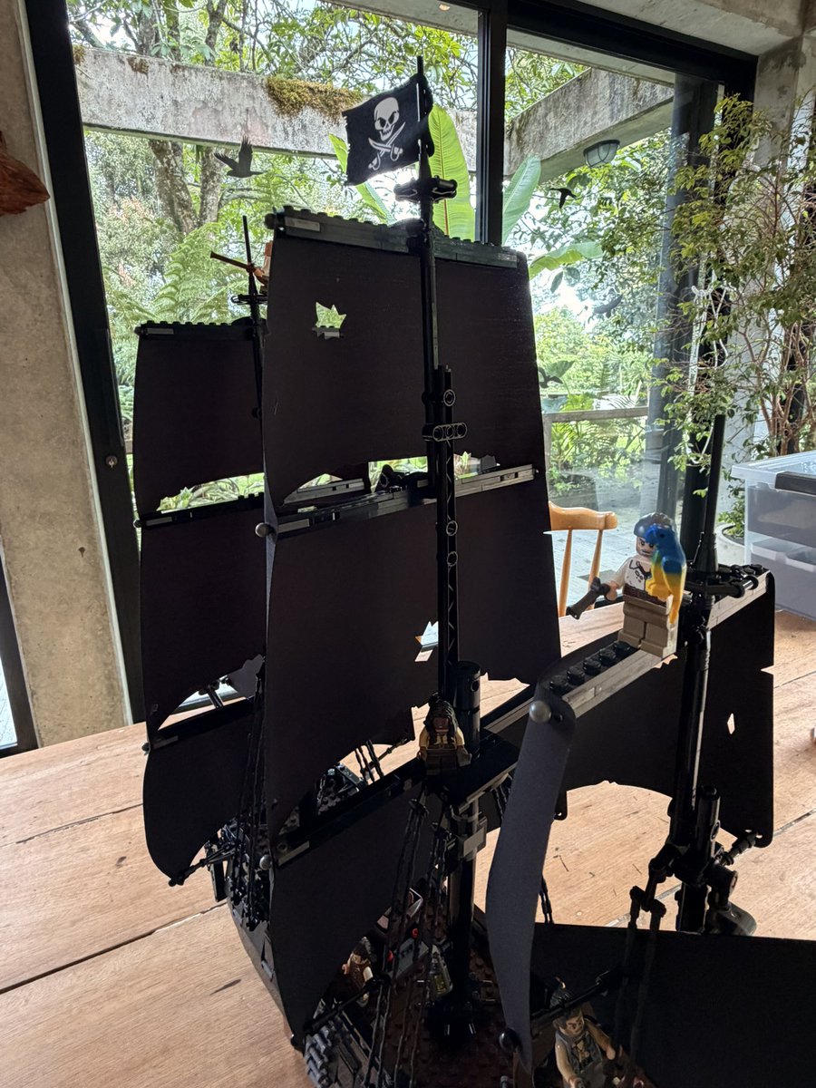 esteban__om's tweet photo. Just finished assembling the “black pearl” Lego ship. 

2,862 pieces of the greatest detail.

What amazes me most is that the sections with more detail are only available to the builder, in this case me.

Once finished you have to actually disassemble to be able to see those sections.

Lego never stops amazing me 🤓🤓.

#lego