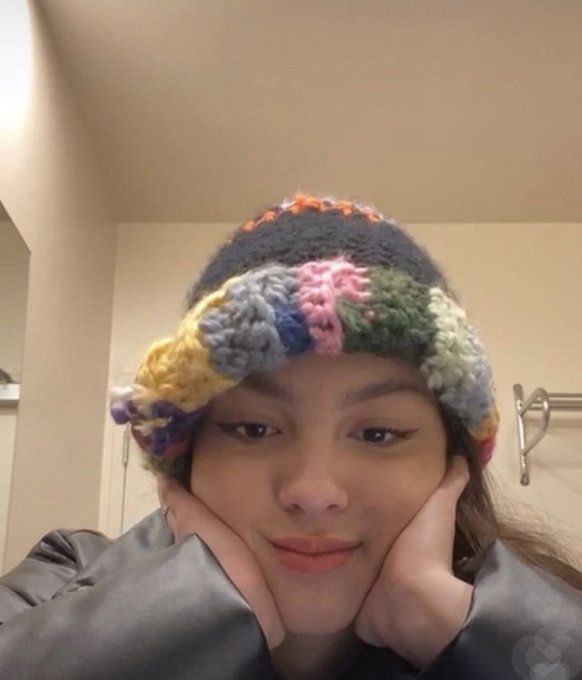 ivaispurple's tweet photo. found this cutie on pinterest! her name is olivia rodrigo? https://t.co/h5wtDUjfAN