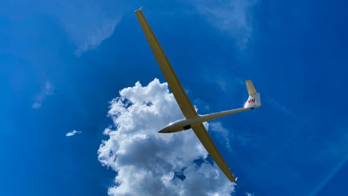 gliderdrew's tweet photo. @jjmmli Photo Challenge: Look up 💙
ASW20 sailplane #Canberra #Gliding https://t.co/jwldrIJipT