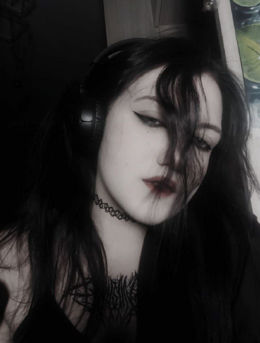 sowbakaaa's tweet photo. заново нахуй ♿

• Рина Собака, 18 y.o.
• community: F1 - OP81, LN1, KA12, GR63, army, atiny, heated rivalry, romance club, spider-man, понемногу бью в мозг MotoGP 
• калякую в традишке, но с косоглазием
• учусь на фотографа и видеографа, но от этого только название и психоз https://t.co/i5HpkBaCSv