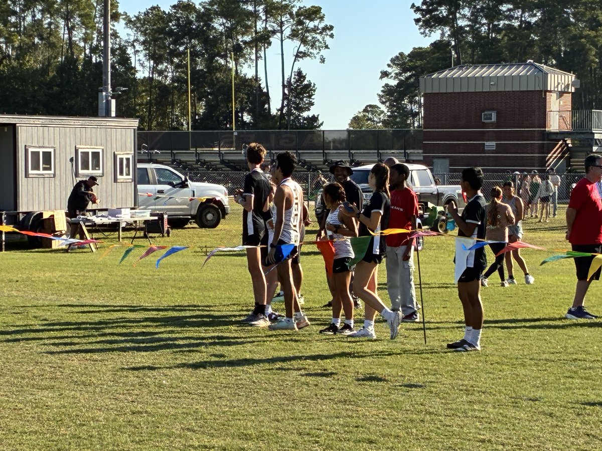 SpringWoodsHigh's tweet photo. Spring Woods Cross Country in action this morning! https://t.co/vZpMBkXBMB