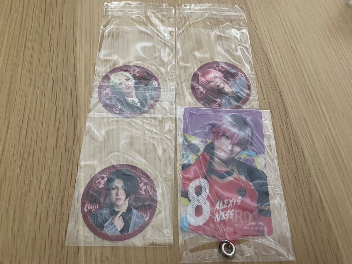 0u0k2_'s tweet photo. 【交換】舞台 ブルーロック ブルステ 5th ステッカー フォンタブ

譲→ステッカー ☆カイザー 黒名 雪宮
フォンタブ ネス
求→ステッカー 玲王 千切
フォンタブ 玲王≫千切

☆はまとめてかつ雪宮含むお取引優先。フォンタブは玲王最優先です。

都内手渡しのみですがよろしくお願いします。 https://t.co/E63yA15piY