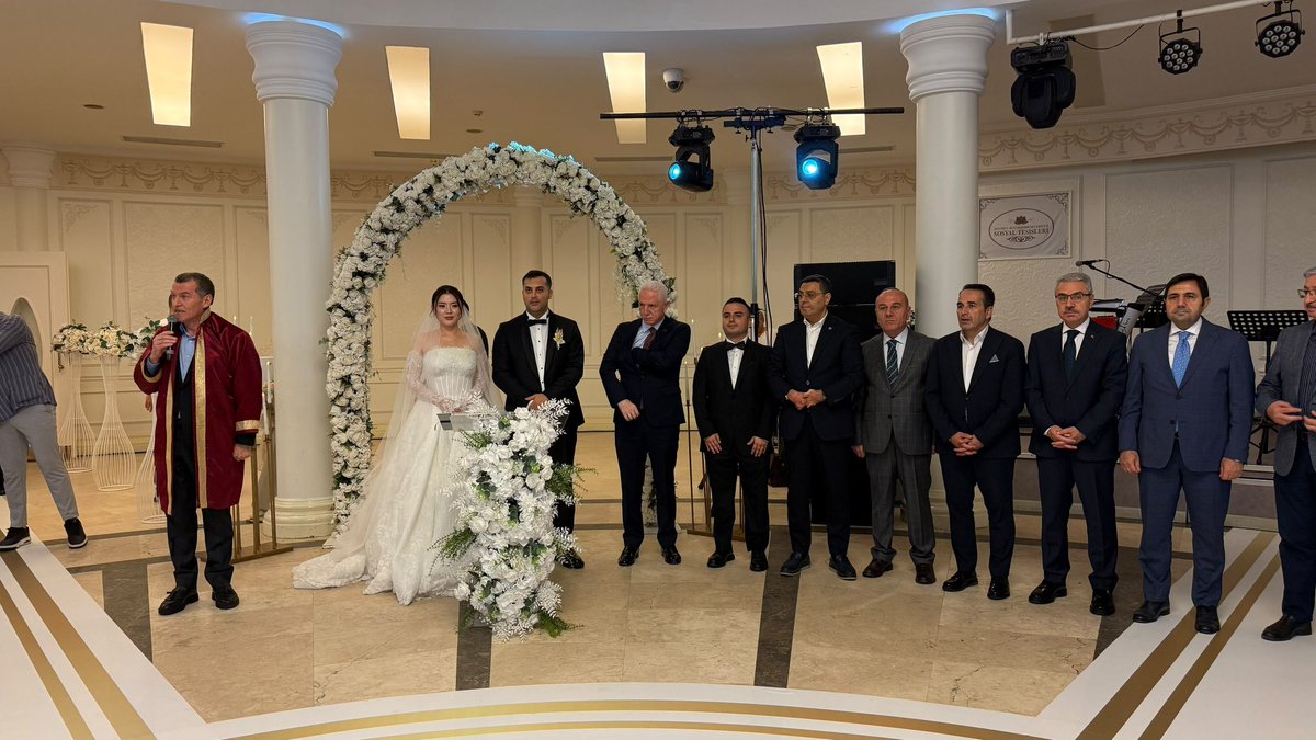 AvSerkanBayram's tweet photo. Emre ve Aiko’nun düğün merasimlerinde aralarında bulunmaktan büyük mutluluk duydum.

Genç çiftimizi tebrik ediyor, ömür boyu mutluluklar diliyorum.💐 https://t.co/DaaqMAusCg