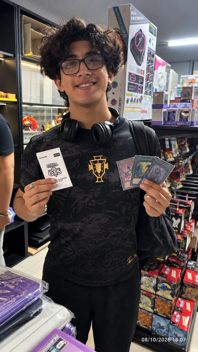 GOATDuelists's tweet photo. Ganador del torneo de Yugioh realizado el jueves 08 de octubre del 2026. 

#yugioh #tcg #goatduelists #trujillo #peru https://t.co/jdjeT8D2as