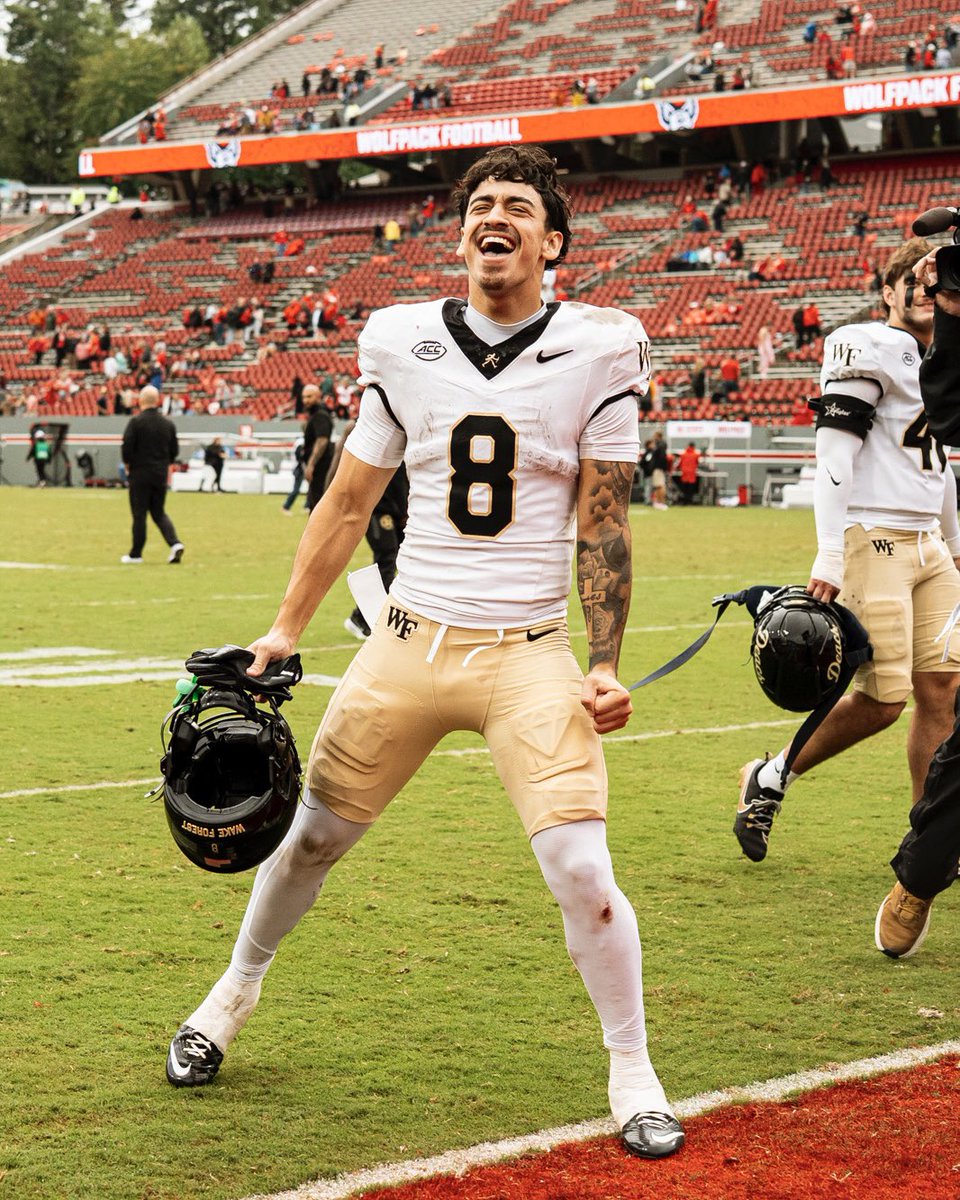 WakeFB's tweet photo. Road warriors ⚔️ https://t.co/74NGmcfOWp