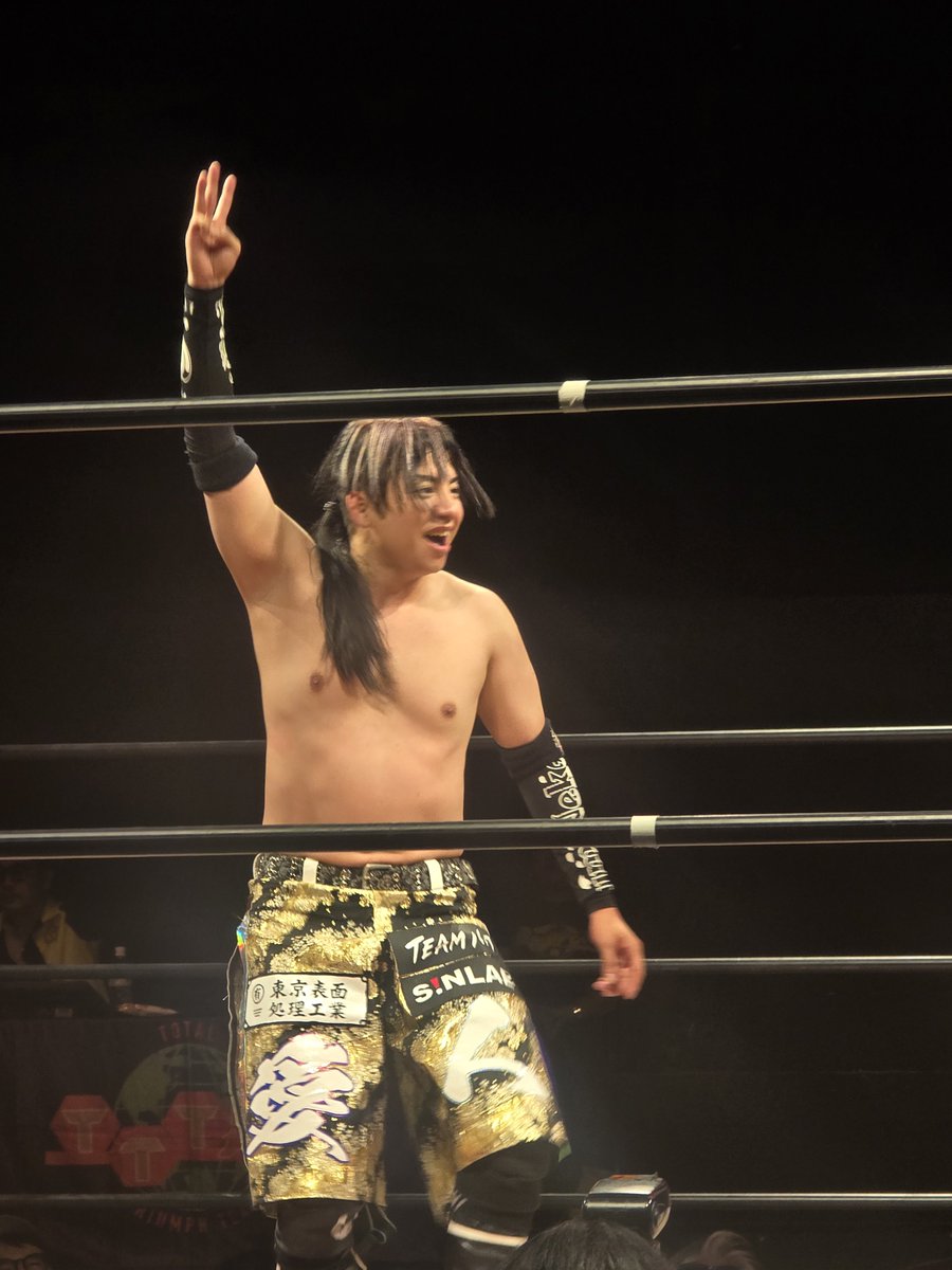 0459_TOMO's tweet photo. 久しぶりの愛人タッグ(withウラノ選手)と中野選手でした！

ヘビー選手が多い中、ジュニアの躍動感が光った一戦でした！  

売店で神野選手が中野選手の後ろに立ってポーズしてくれた笑

ベルト戴冠おめでとうございます！

 #TTTpro
 #basara_pw
 #中野貴人 選手
 #神野聖人 選手
 #ヤス・ウラノ 選手 https://t.co/pa3EY2rQh3